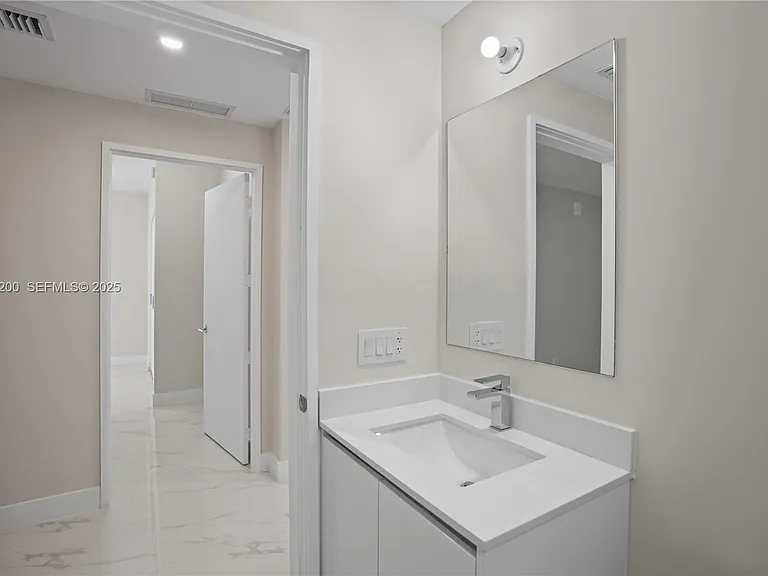 700 NE 24th St #602 — Photo 17