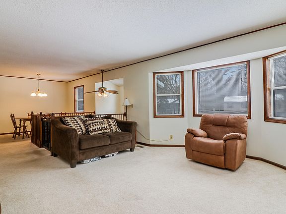 5th image of 409 Christopher Ct