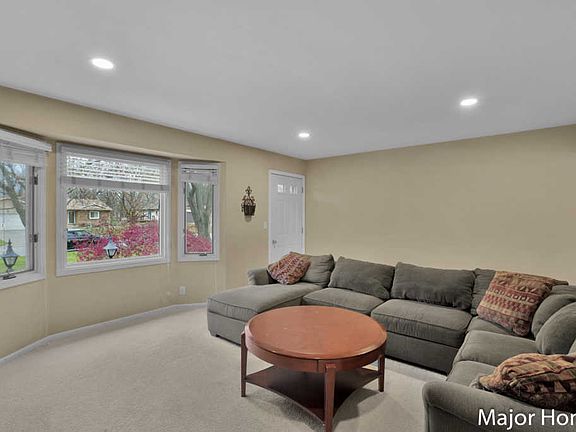 4th image of 1580 Honeybrook Dr