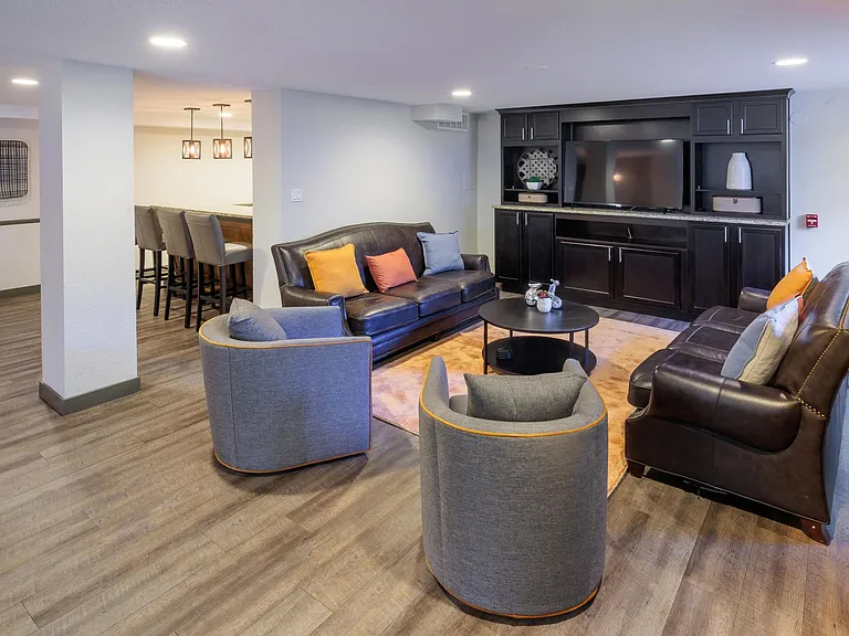 La Fonda Apartments — Photo 11