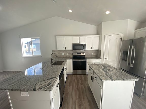 5th image of 699 N Devonshire Dr