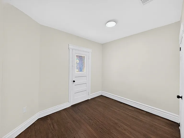 345 Walnut St #3R — Photo 10