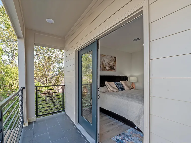 7806 Comal St #B — Photo 23