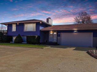 6401 SW Suffolk Rd, Topeka, KS 66610