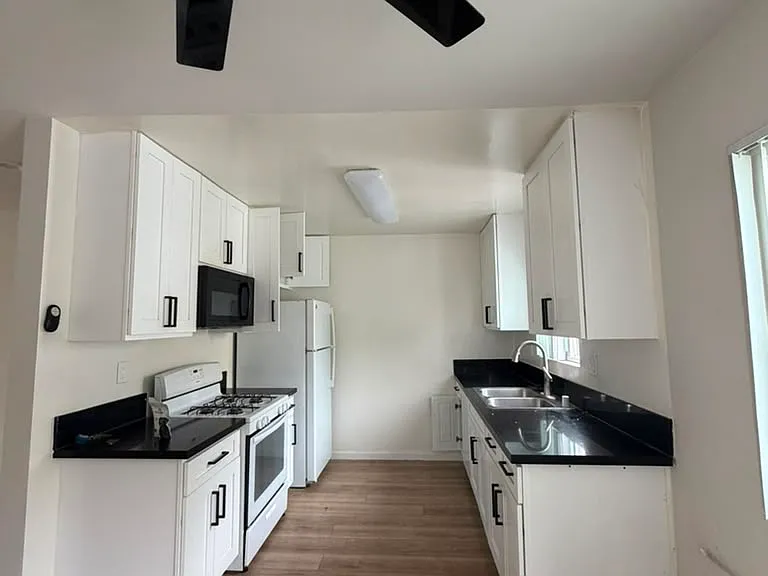 5012 Kester Ave #3 — Photo 3