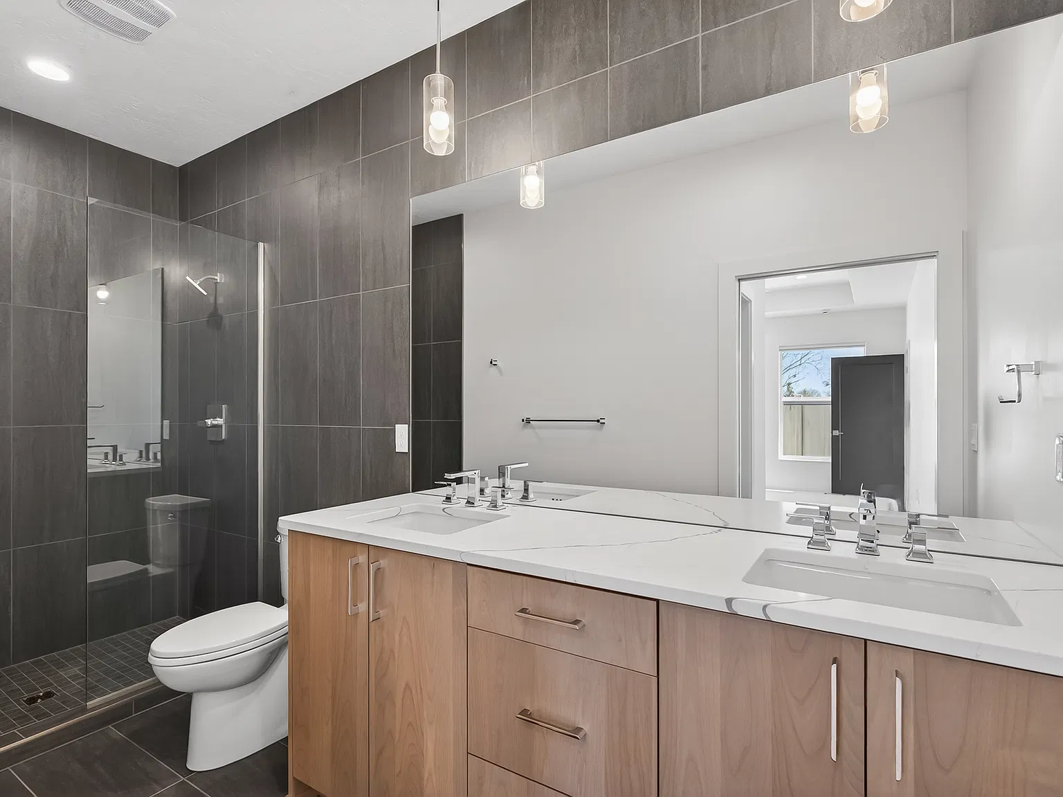 3 bed, 1456 sqft, $2,800 — Photo 4