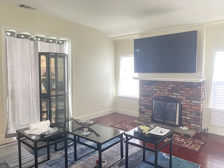 8946 S Wilton Pl — Photo 3