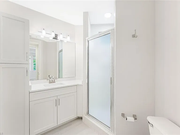 2nd Bathroom/Shower