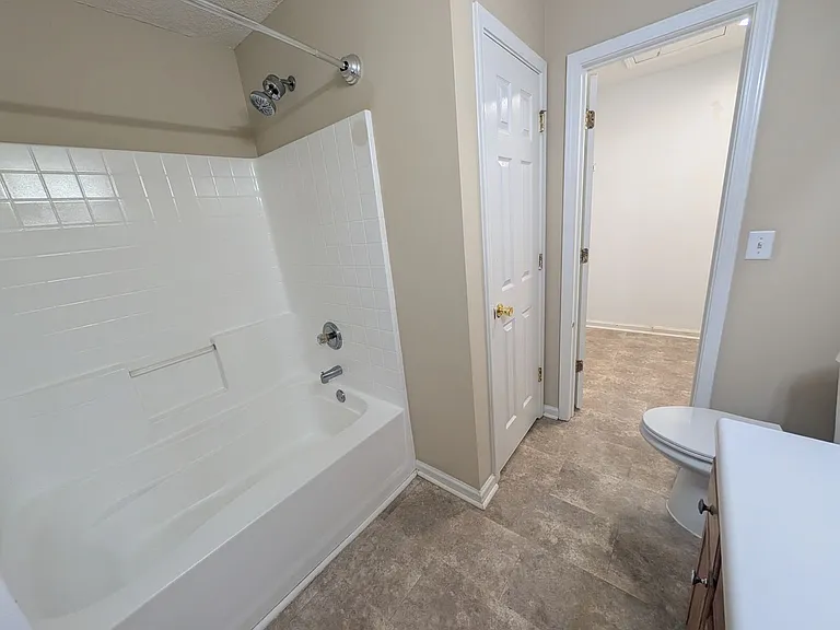 404 Commons Dr — Photo 10