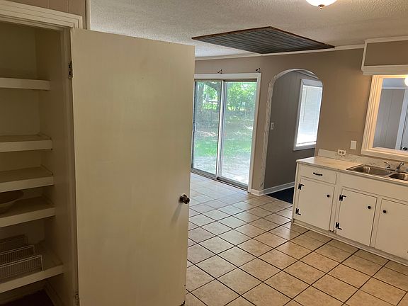 5th image of 605 Eason Pl