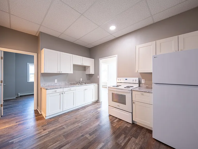 111 N Pine St #4 — Photo 1