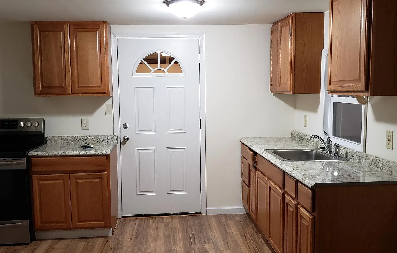 1 bed, 700 sqft, $1,300 — Photo 1