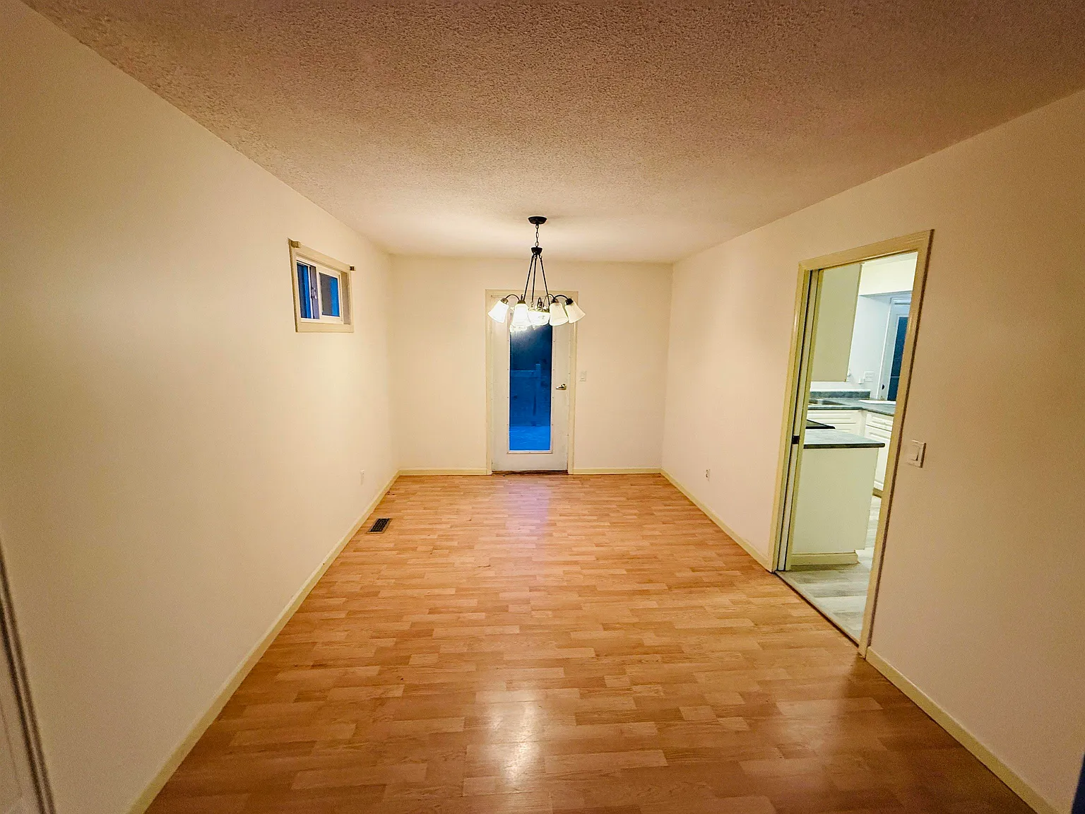 3 bed, 2574 sqft, $3,900 — Photo 4