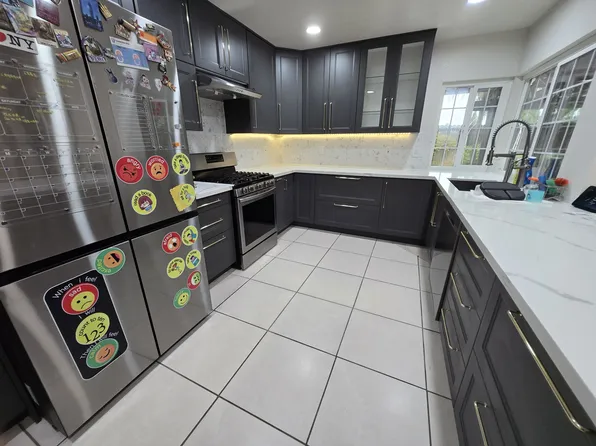 19 Rolling Ridge Dr, Pomona, CA 91766