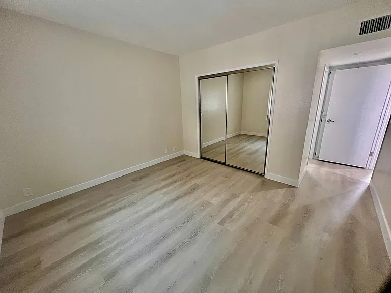 Foothill Apartments — Photo 15