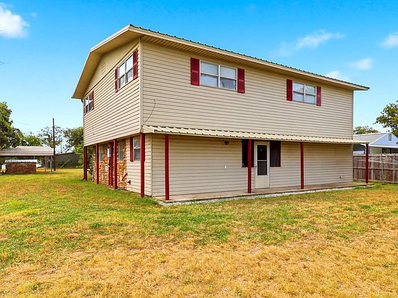 4th image of 321 Bluebriar Lane