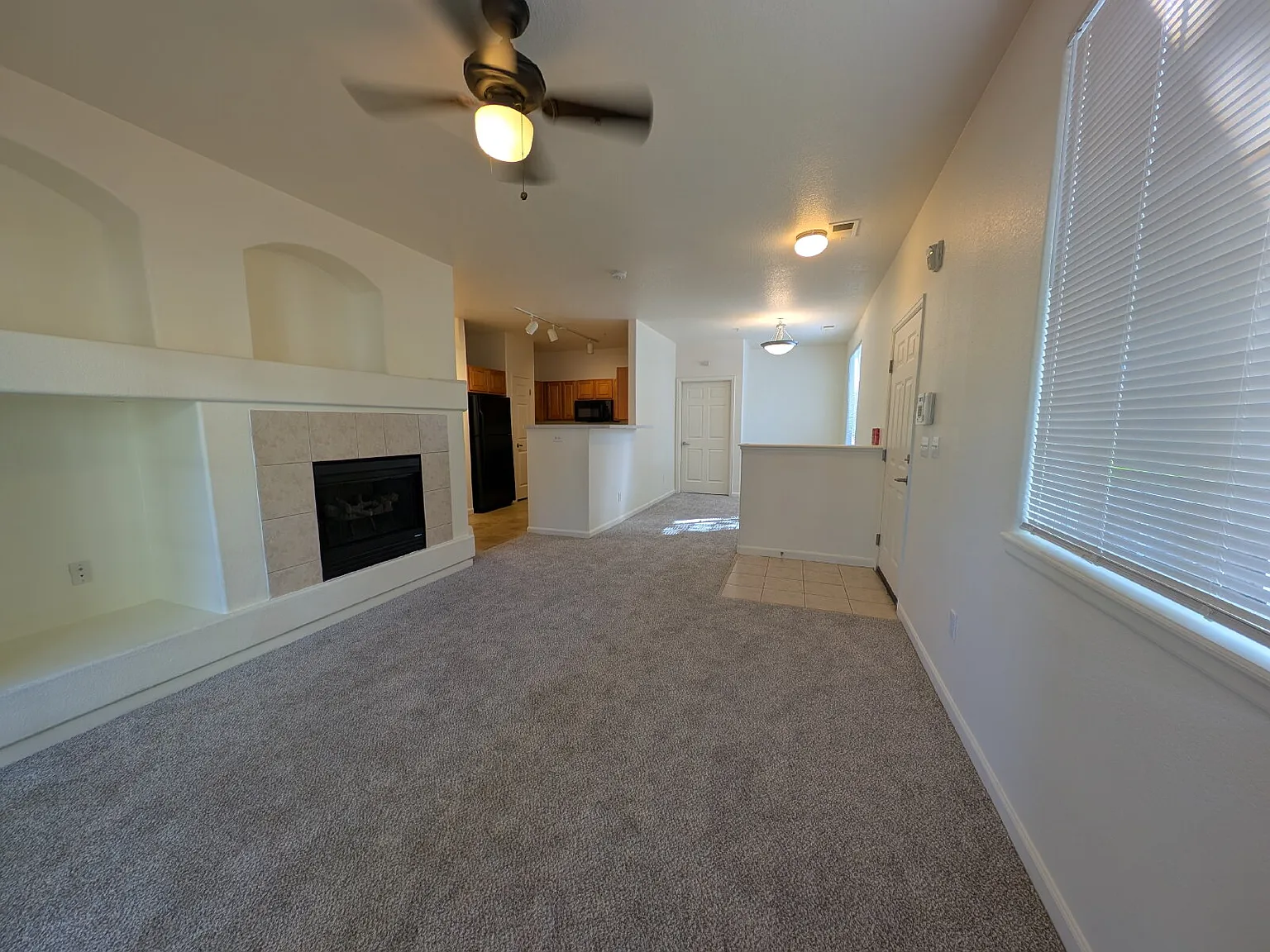 2 bed, 2.0 bath, 1121 sqft, $1,800 — Photo 3