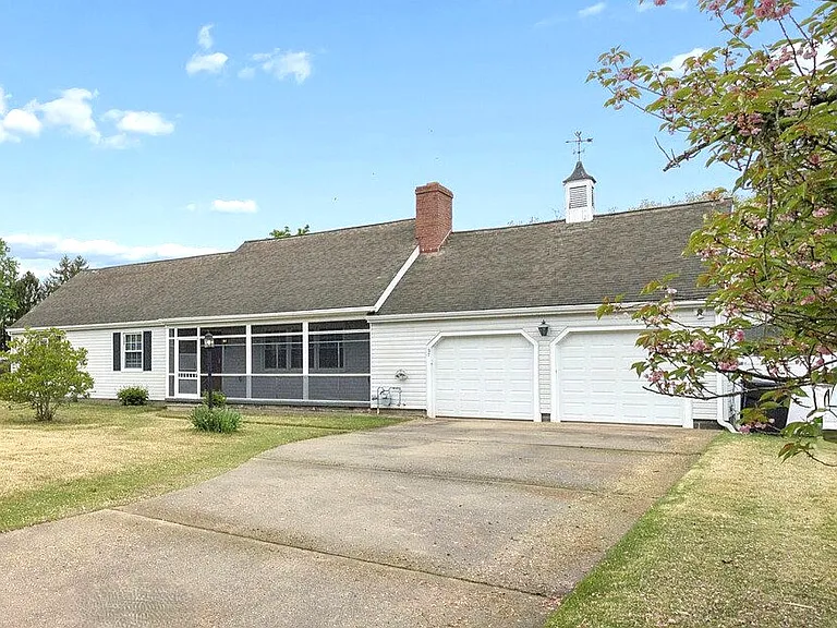 127 Bell Ave — Photo 2