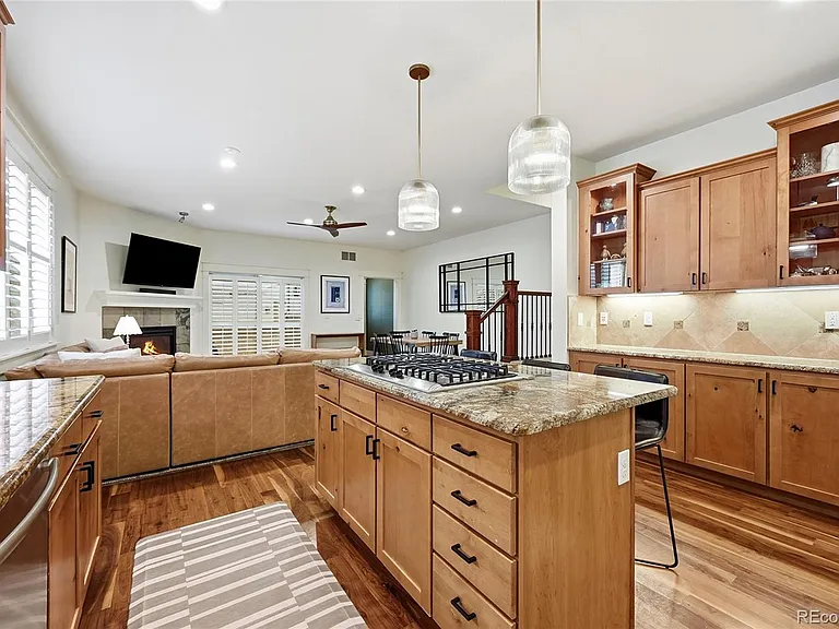 803 S Clarkson St — Photo 3
