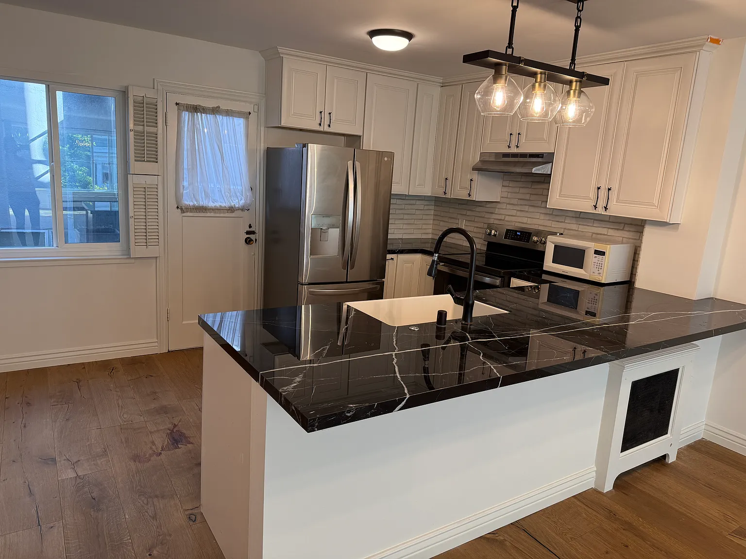 2 bed, 1115 sqft, $7,500 — Photo 3