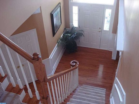 4th image of 8 Kingsley Ct