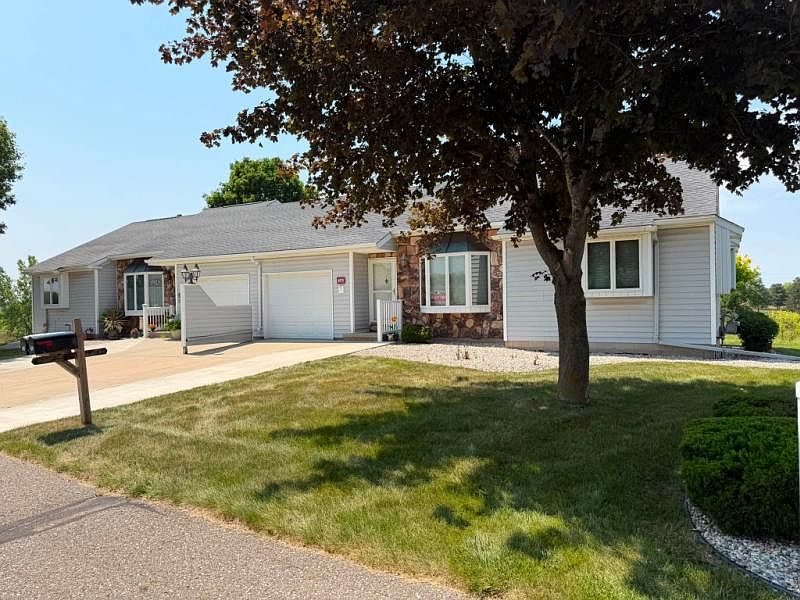 1st image of 4879 Ridgeway Dr