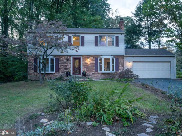 1560 Hiddenbrook Dr, Herndon, VA 20170