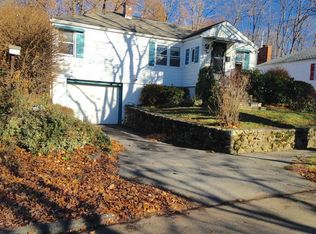 28 Fairlawn Dr, Worcester, MA 01602