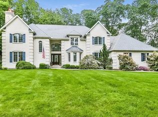 35 Gleneagle Rd, Middlebury, CT 06762