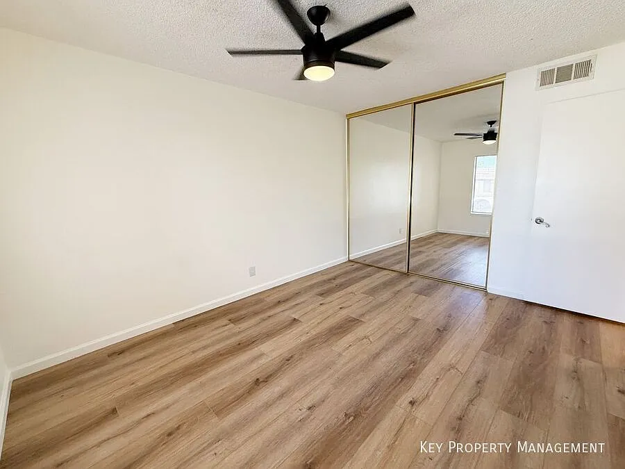 Beautiful 3-Bedroom Townhome with Prime Poolside Location! — Photo 4
