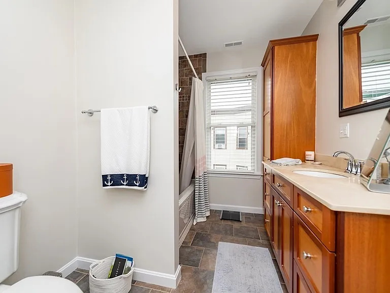 10 Peters St #3 — Photo 9