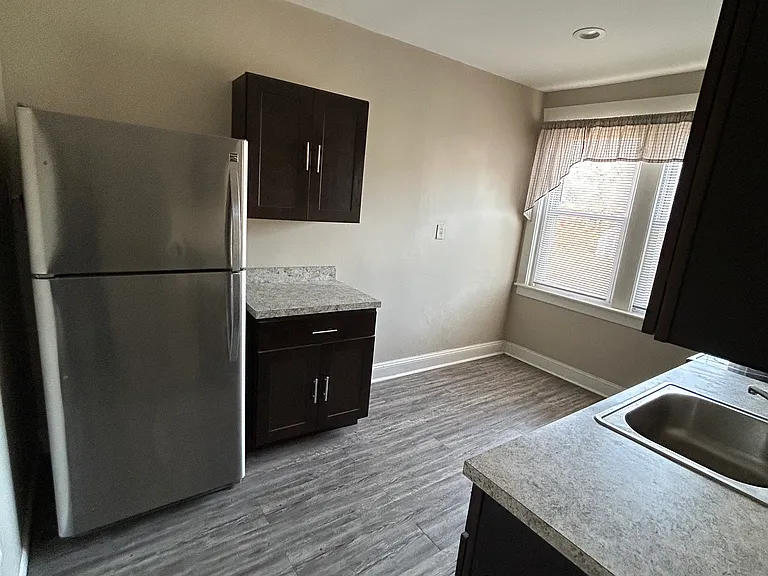 1009 Lincoln Ave #D — Photo 8