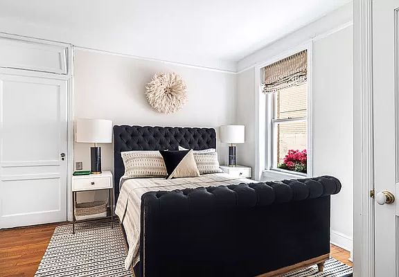 4th image of 137 E 66th St APT 1D