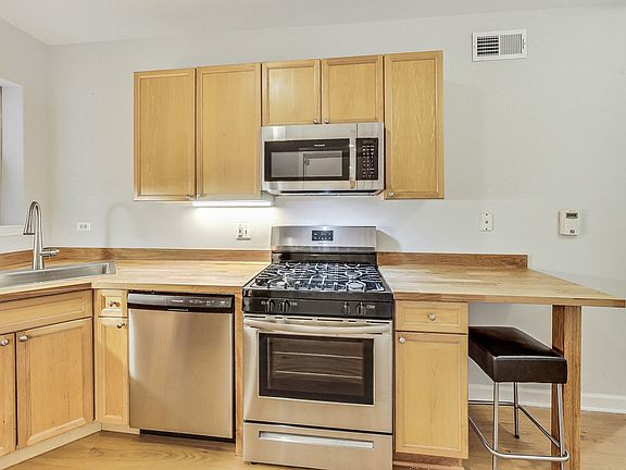 3rd image of 4836 N Magnolia Ave APT 1B