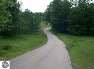 22 W Harbour Rdg #22, Maple City, MI 49664