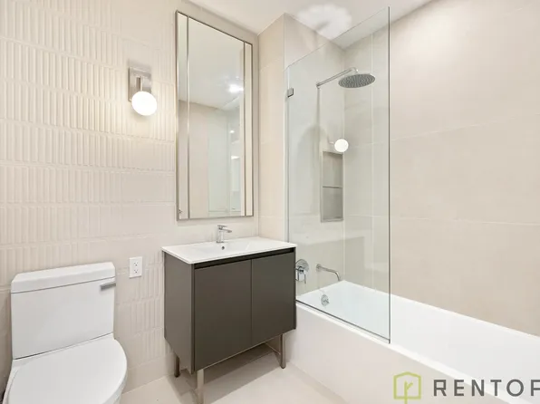 555 West 45th Street image 10 of 18