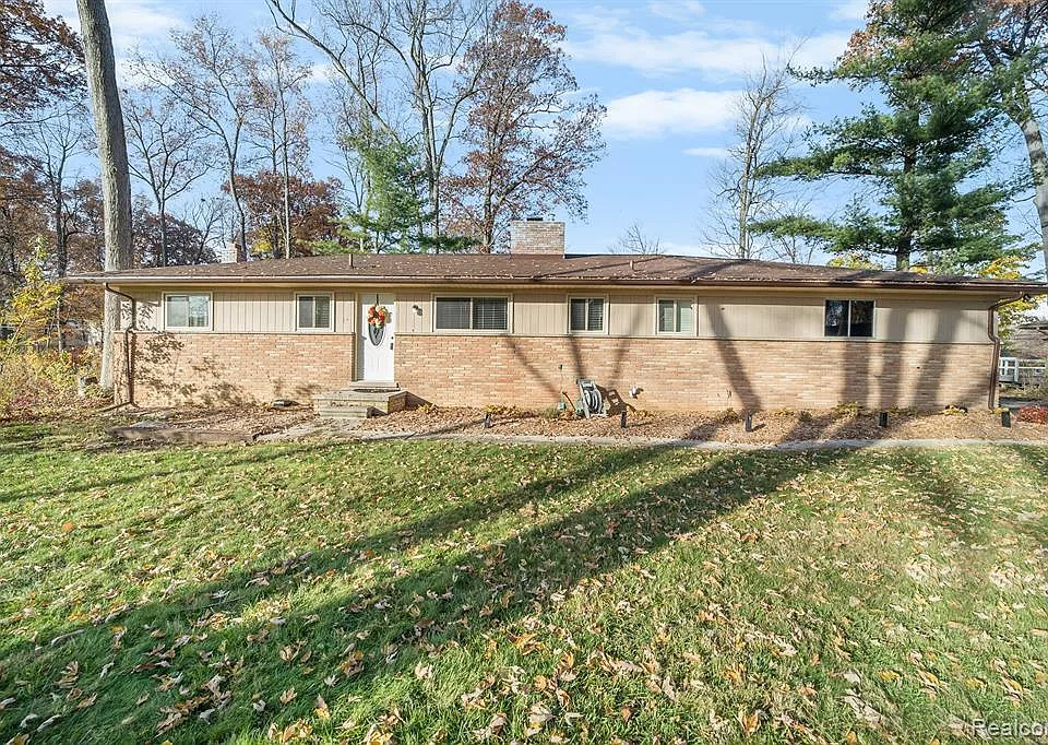 5935 Chickadee Ln