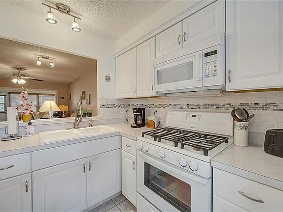 3rd image of 1390 Mission Hills Blvd #32-B
