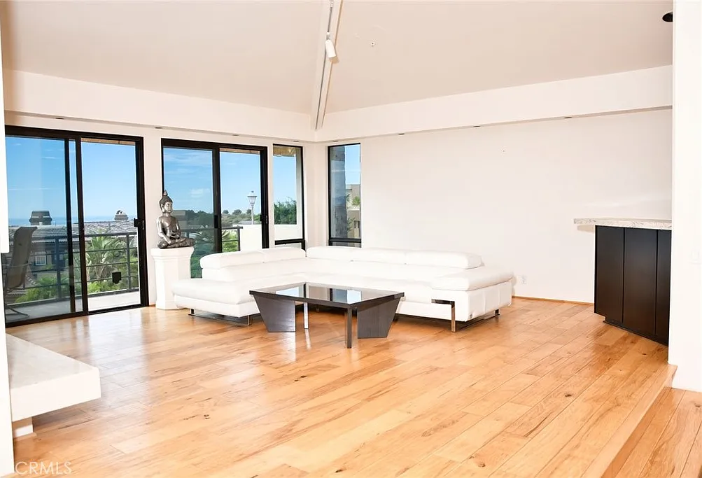 4 bed, 3.5 bath, 3431 sqft, $8,000 — Photo 1
