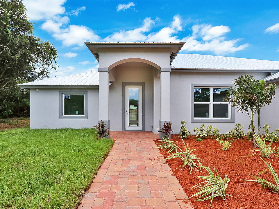 1st image of 1052 SE Floresta Dr
