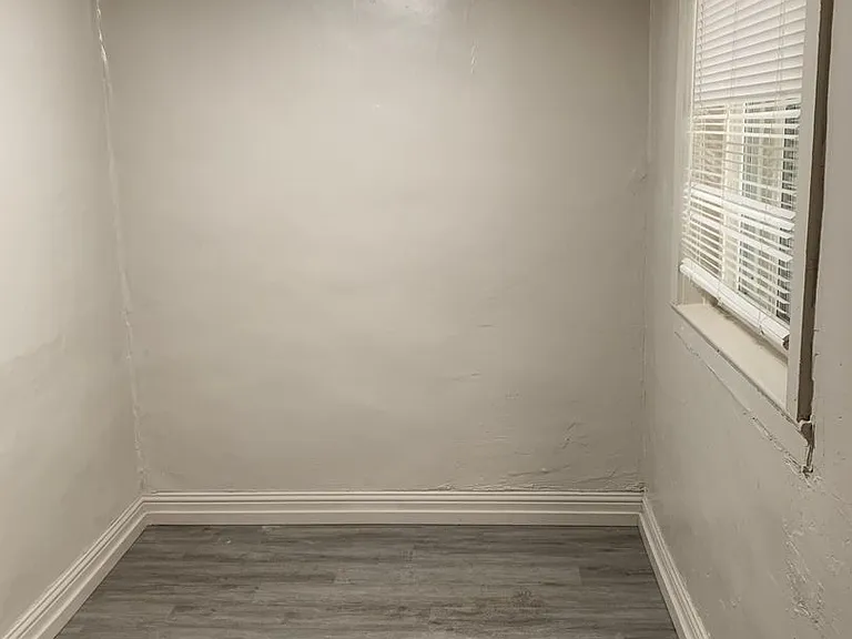 614 E 600 S — Photo 2