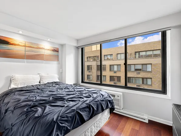 16 West 16th Street image 1 of 10