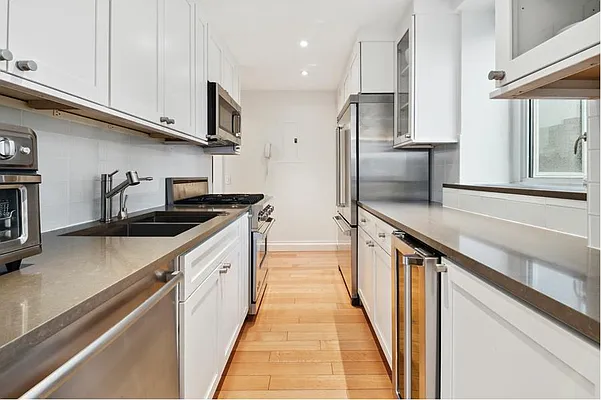 House on the hill 2点セット Toby Kids Playhouse with Double Swing and Climbing Wall 2.1m² -