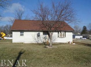 407 W Clay St, El Paso, IL 61738