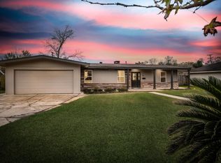29 Knotty Pine Ln, Orange, TX 77630