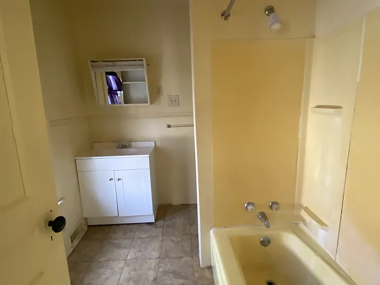 557 Lafayette Ave — Photo 5