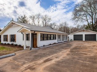 225 Pineywoods Rd, Hartwell, GA 30643