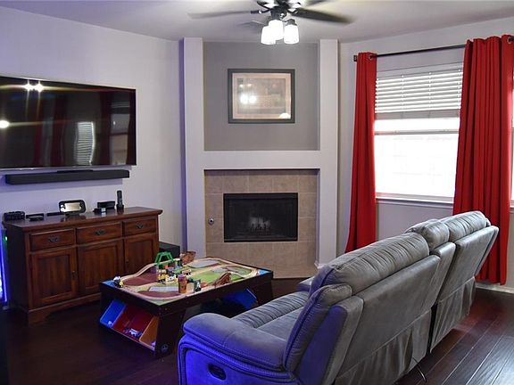 5th image of 1212 Columbus Ln