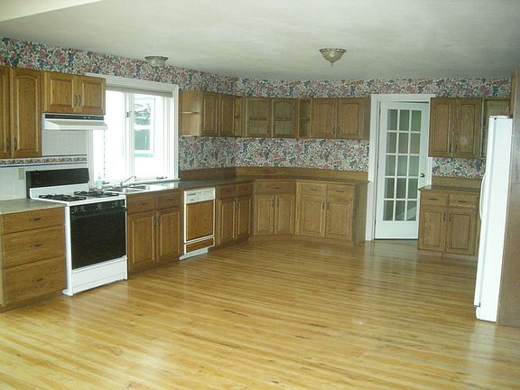 Huge Kitchen, loads of storage