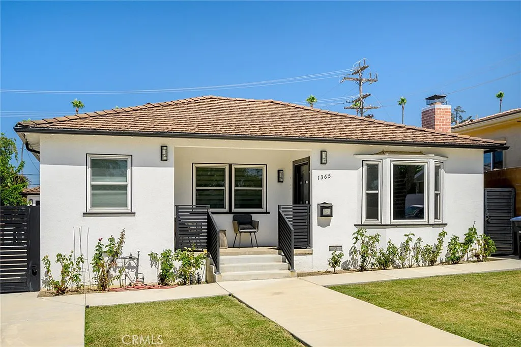 2 bed, 1.5 bath, 1386 sqft, $6,000 — Photo 1